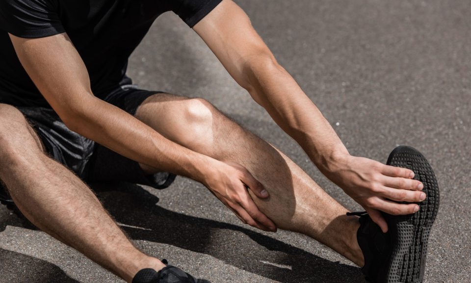 Te explicamos qué son las agujetas, por qué aparecen y cómo reconocer si lo que sientes es normal o una lesión que requiere fisioterapia.